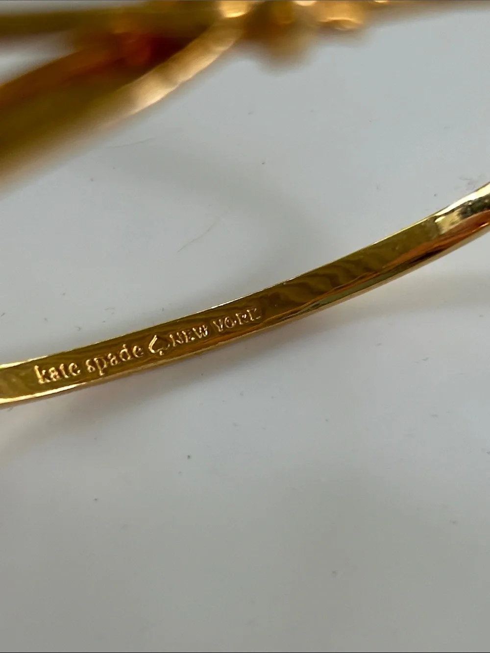 Kate Spade Gold Skinny Mini Bow Hinge Bangle Bracelet Coquette Classic - Picture 4 of 6